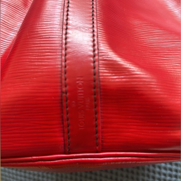 Louis Vuitton Red Epi Leather Bucket Bag in Red - Picture 8 of 11